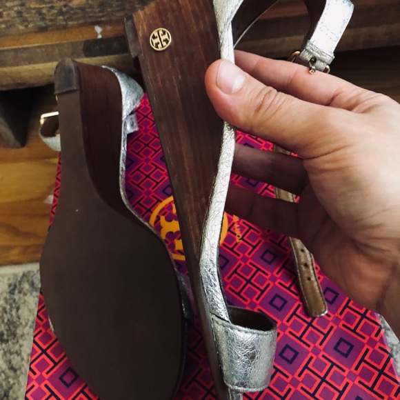 Tory Burch Savannah wedge ! - Picture 5 of 7